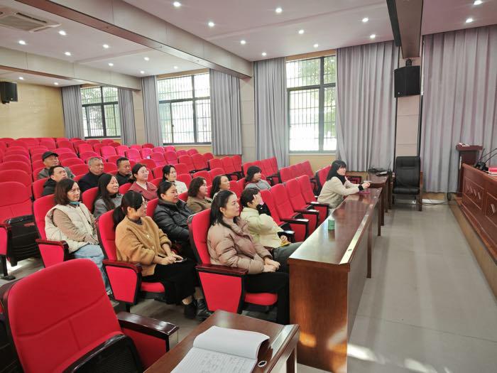 城关三小桃溪中路校区开展11月主题党日活动