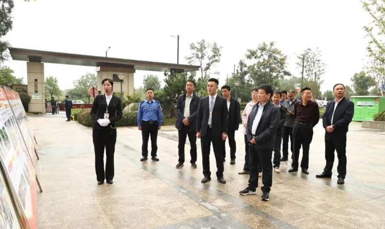 赵珞率市六届人大代表舒城第一小组调研我县物业管理工作