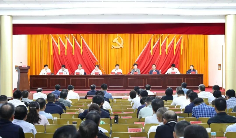 全县重点项目暨招商引资调度会召开