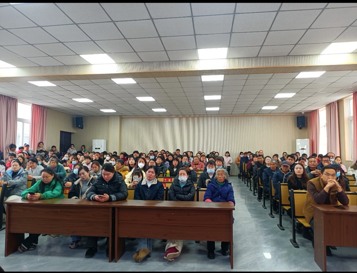 千人桥小学召开三年级家长会